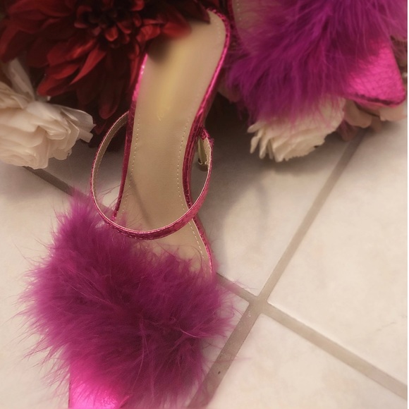 Beau fuschia fur mule - Picture 2 of 3